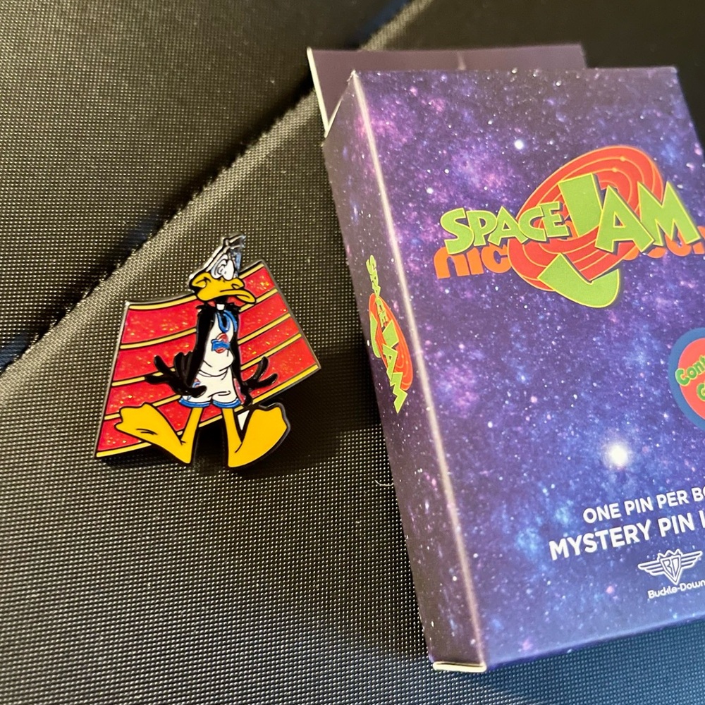 Buckle-Down Looney Tunes Space Jam Daffy Duck blind box pin